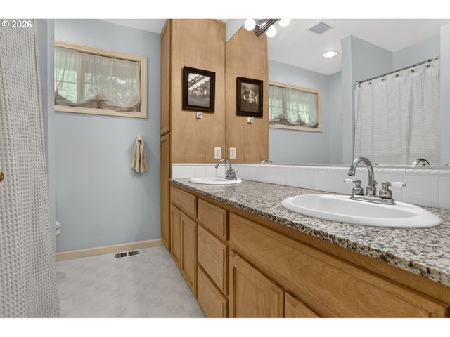 5900 BUENA VISTA Dr, Vancouver, WA 98661