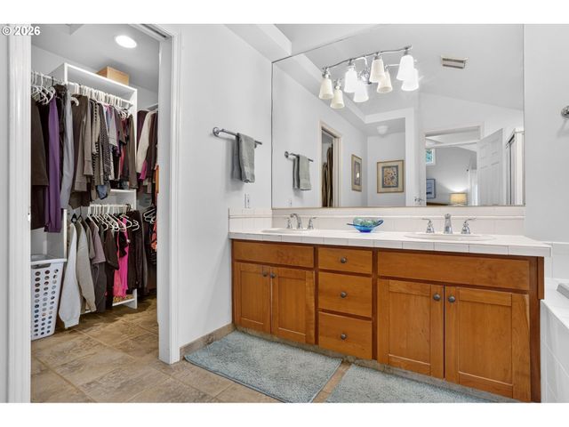 5900 BUENA VISTA Dr, Vancouver, WA 98661