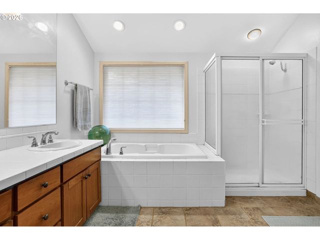 5900 BUENA VISTA Dr, Vancouver, WA 98661