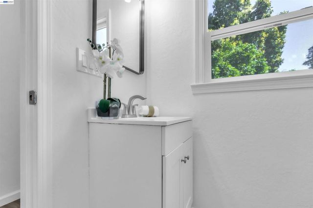 22354 Western Blvd, Hayward, CA 94541