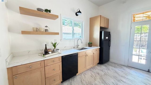 22354 Western Blvd, Hayward, CA 94541