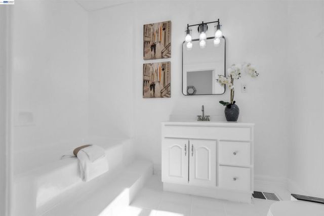 22354 Western Blvd, Hayward, CA 94541