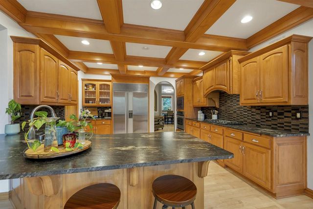 2919 SHELTER CREEK COURT, Green Bay, WI 54313