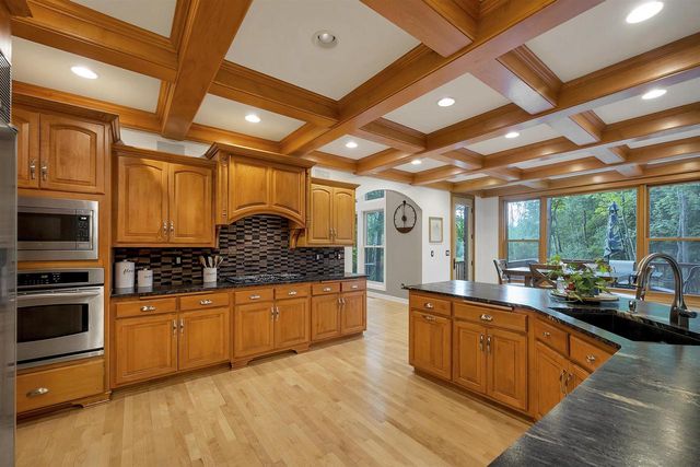 2919 SHELTER CREEK COURT, Green Bay, WI 54313