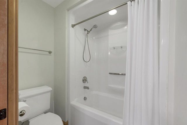 2919 SHELTER CREEK COURT, Green Bay, WI 54313