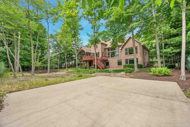 2919 SHELTER CREEK COURT, Green Bay, WI 54313