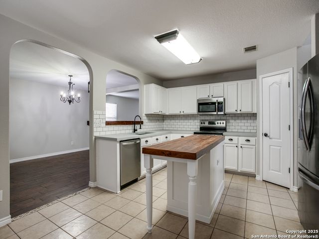 10315 Crystal, Universal City, TX 78148