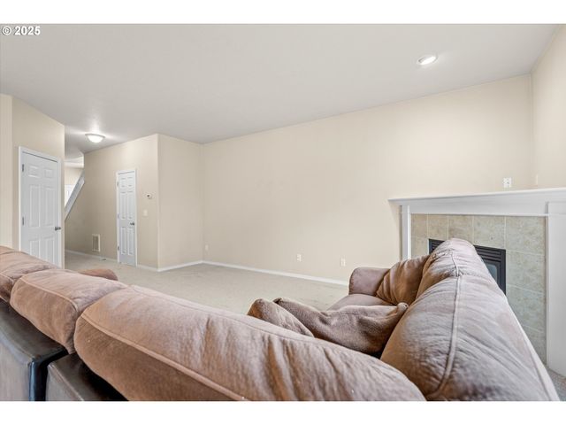 6341 Se KENSINGTON St, Hillsboro, OR 97123