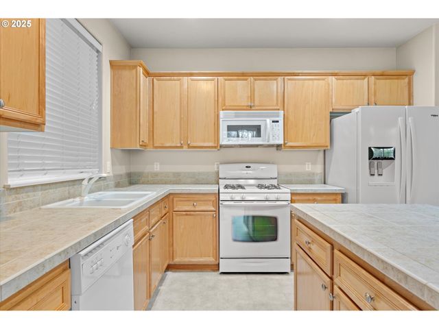 6341 Se KENSINGTON St, Hillsboro, OR 97123