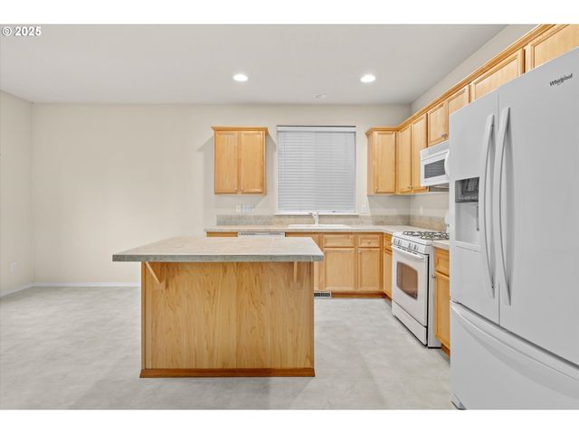 6341 Se KENSINGTON St, Hillsboro, OR 97123