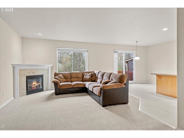 6341 Se KENSINGTON St, Hillsboro, OR 97123