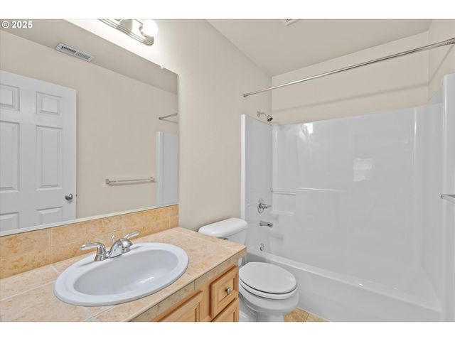 6341 Se KENSINGTON St, Hillsboro, OR 97123