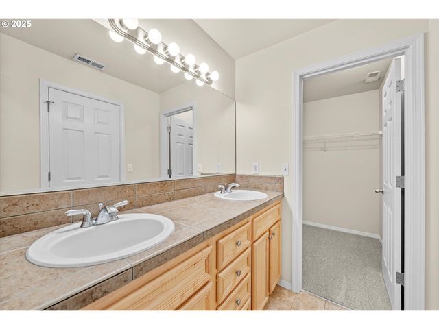 6341 Se KENSINGTON St, Hillsboro, OR 97123