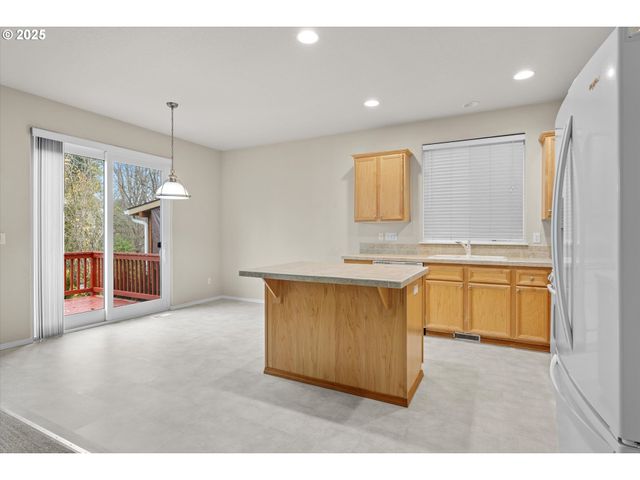 6341 Se KENSINGTON St, Hillsboro, OR 97123