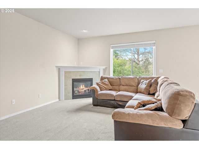 6341 Se KENSINGTON St, Hillsboro, OR 97123