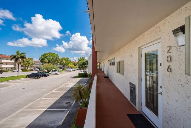 9823 S Hollybrook Lake Drive 206, Pembroke Pines, FL 33025