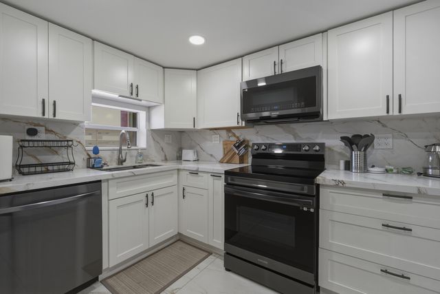 9823 S Hollybrook Lake Drive 206, Pembroke Pines, FL 33025