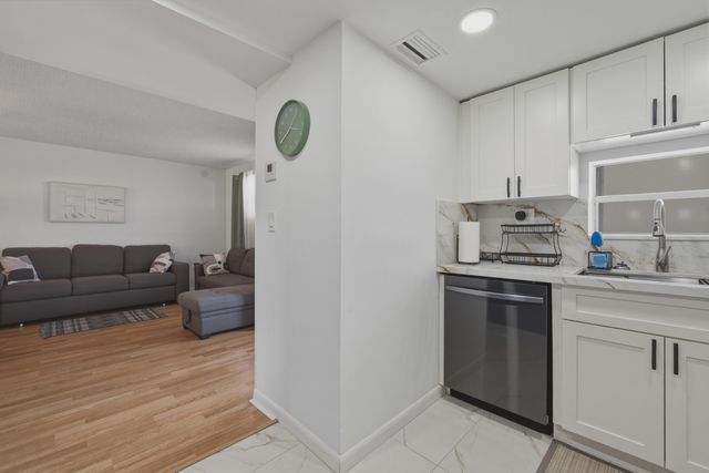 9823 S Hollybrook Lake Drive 206, Pembroke Pines, FL 33025