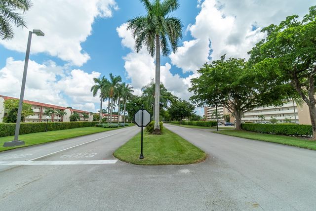 9823 S Hollybrook Lake Drive 206, Pembroke Pines, FL 33025
