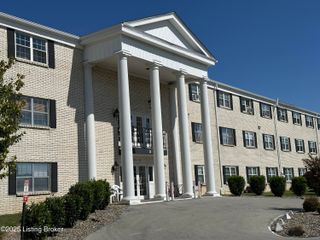 288 El Conquistador Pl, Louisville, KY 40220