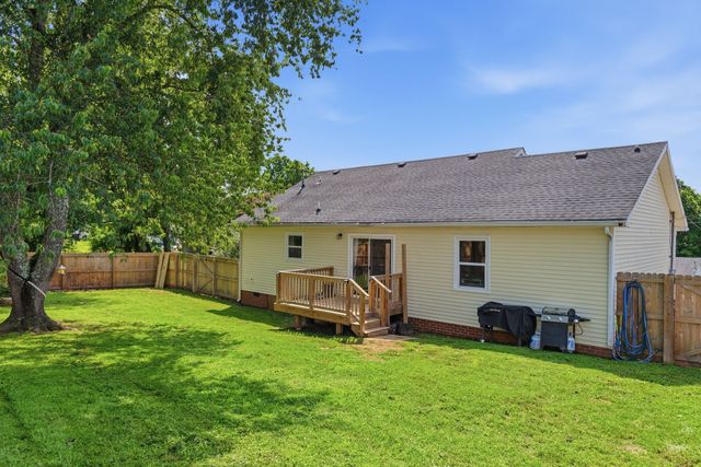 314 Malibu Canyon Dr, Columbia, TN 38401