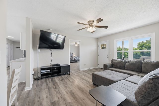 314 Malibu Canyon Dr, Columbia, TN 38401