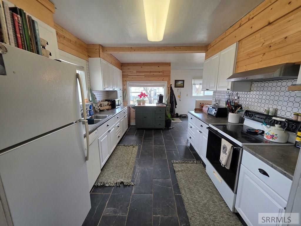 Image 12 of property listing at 104 S 3rd W, Teton, ID 83451