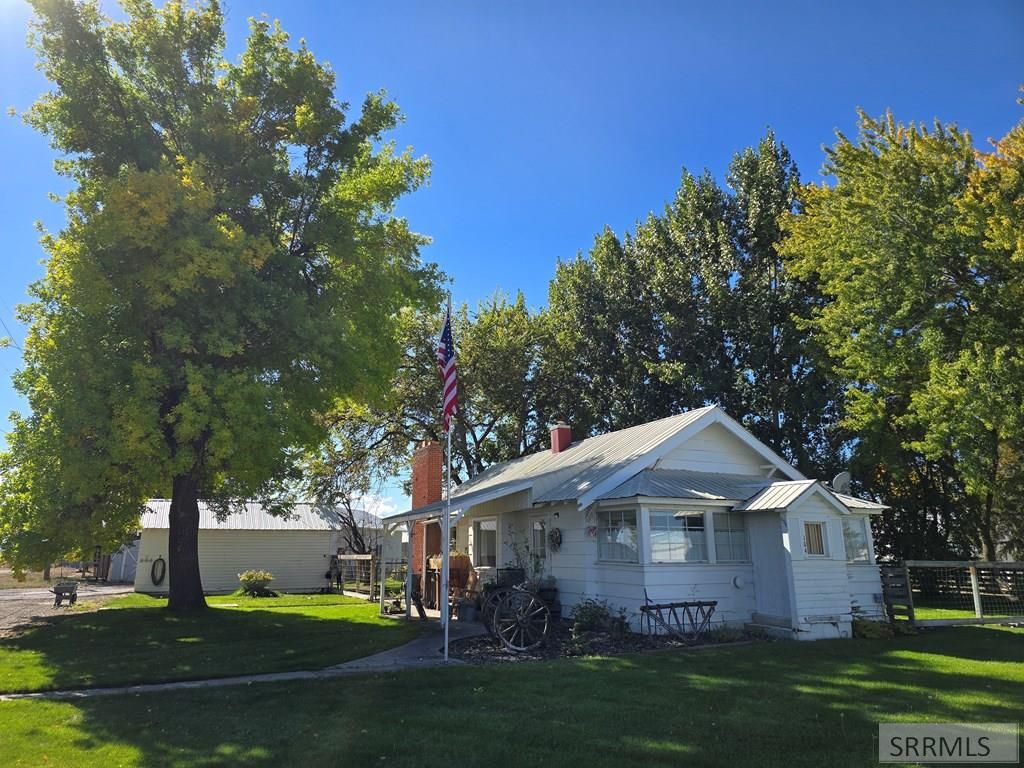 Image 2 of property listing at 104 S 3rd W, Teton, ID 83451