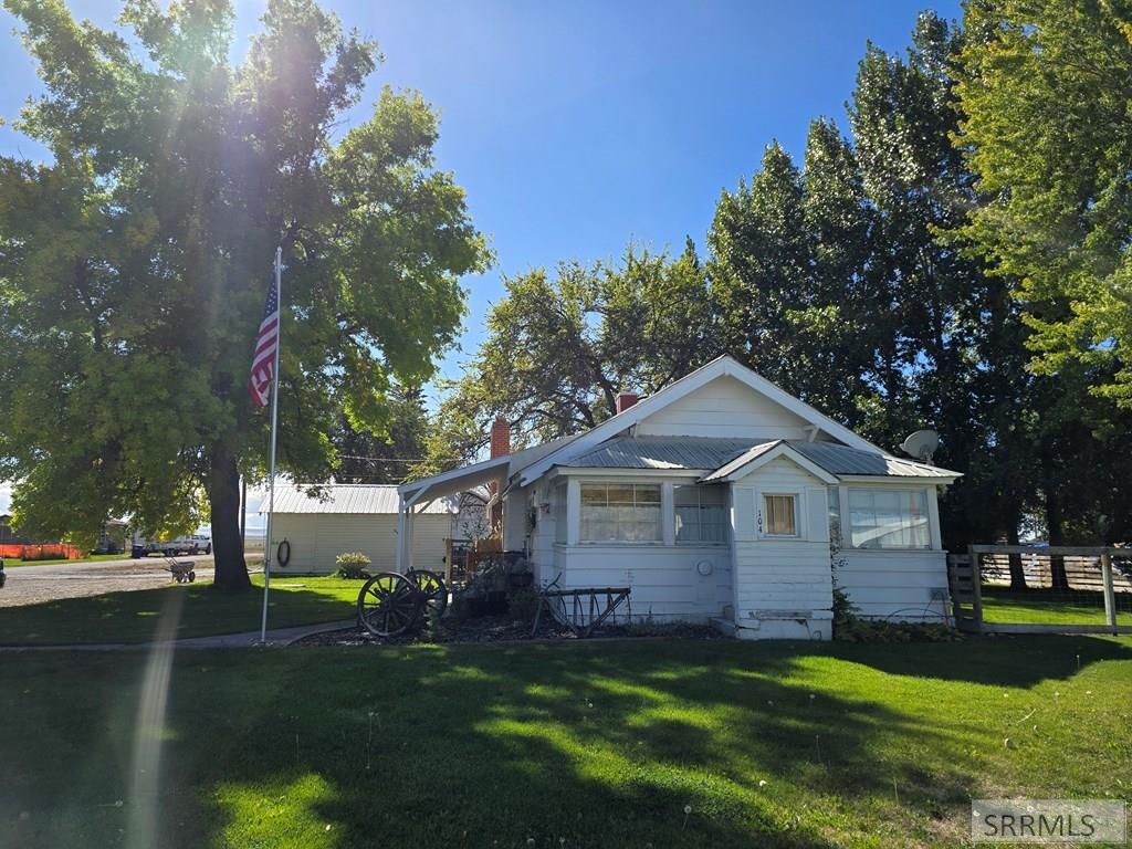 Image 3 of property listing at 104 S 3rd W, Teton, ID 83451