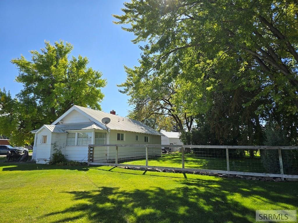 Image 4 of property listing at 104 S 3rd W, Teton, ID 83451