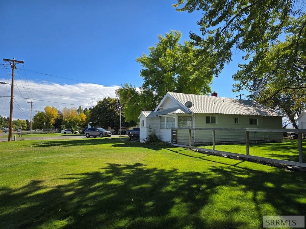 Image 6 of property listing at 104 S 3rd W, Teton, ID 83451
