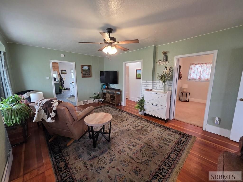 Image 8 of property listing at 104 S 3rd W, Teton, ID 83451