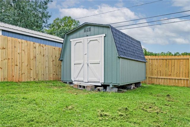 1400 E Sedgefield Drive, Winston-salem, NC 27127