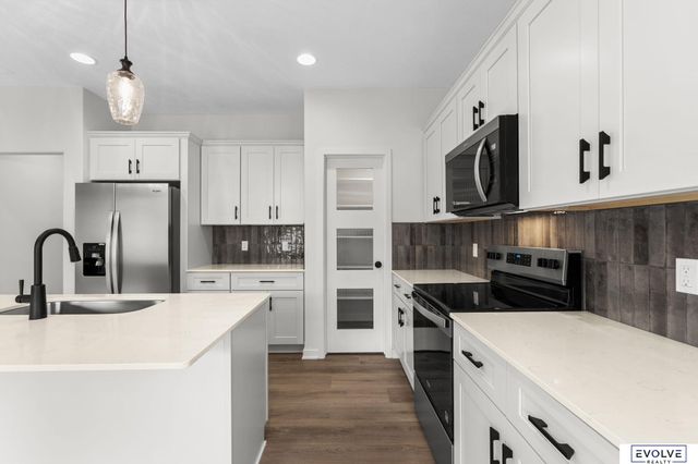 921 Arlene Circle, Papillion, NE 68046