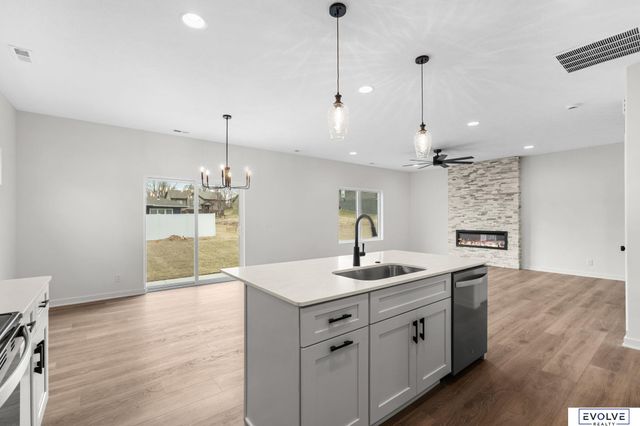 921 Arlene Circle, Papillion, NE 68046