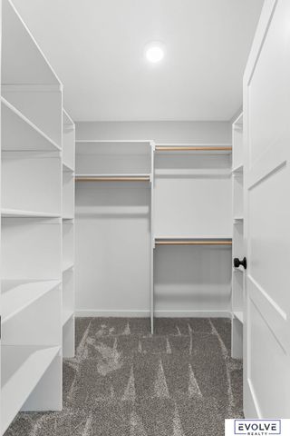 921 Arlene Circle, Papillion, NE 68046