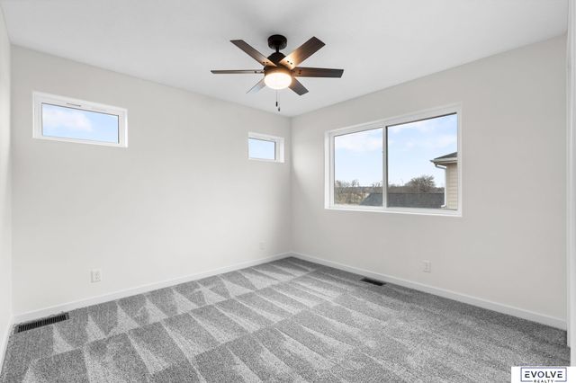 921 Arlene Circle, Papillion, NE 68046