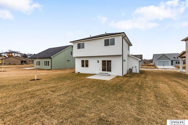 921 Arlene Circle, Papillion, NE 68046