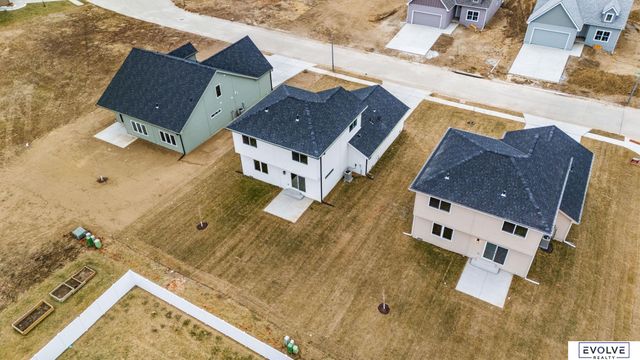 921 Arlene Circle, Papillion, NE 68046