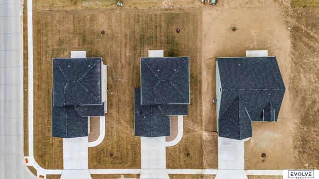 921 Arlene Circle, Papillion, NE 68046