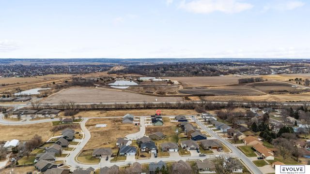 921 Arlene Circle, Papillion, NE 68046