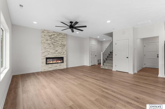 921 Arlene Circle, Papillion, NE 68046