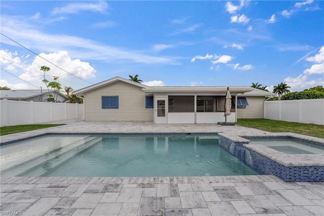 7162 Drake DR, Fort Myers, FL 33908