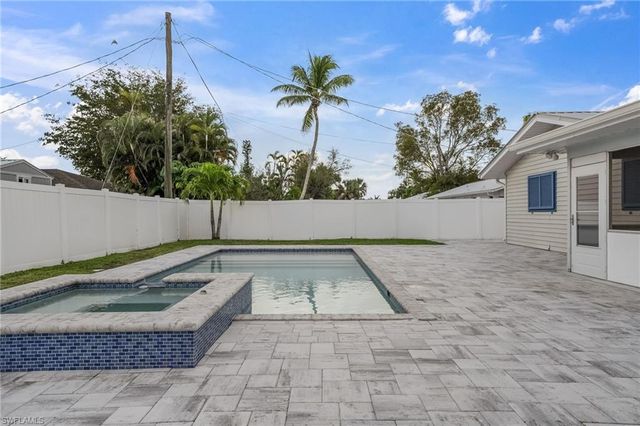 7162 Drake DR, Fort Myers, FL 33908