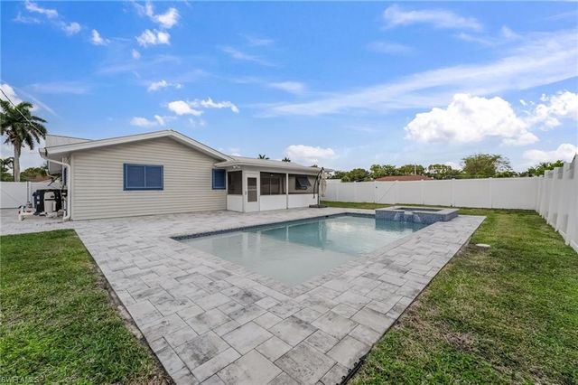 7162 Drake DR, Fort Myers, FL 33908