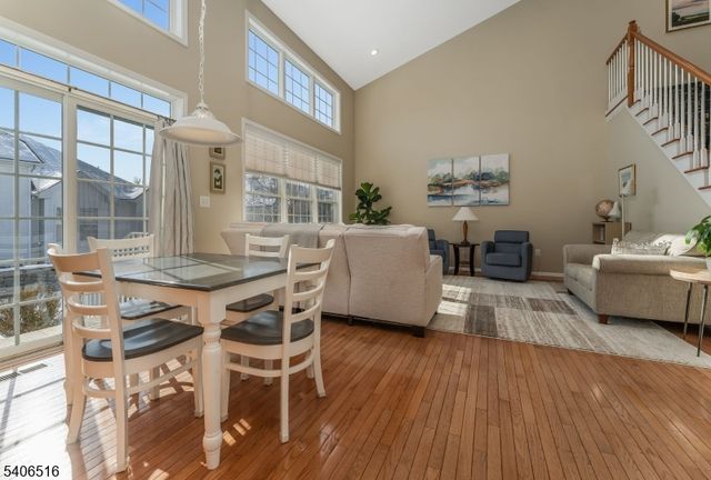 14 Pony Ln, Raritan Twp., NJ 08822