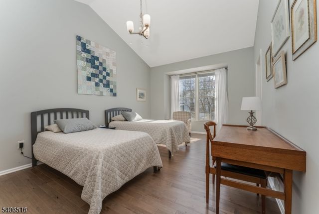 14 Pony Ln, Raritan Twp., NJ 08822