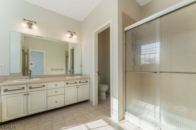 14 Pony Ln, Raritan Twp., NJ 08822