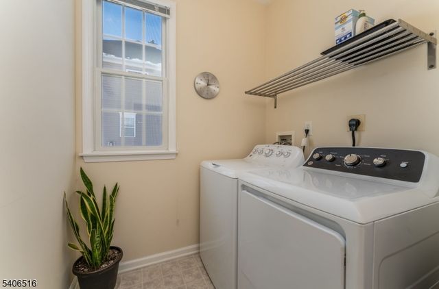 14 Pony Ln, Raritan Twp., NJ 08822