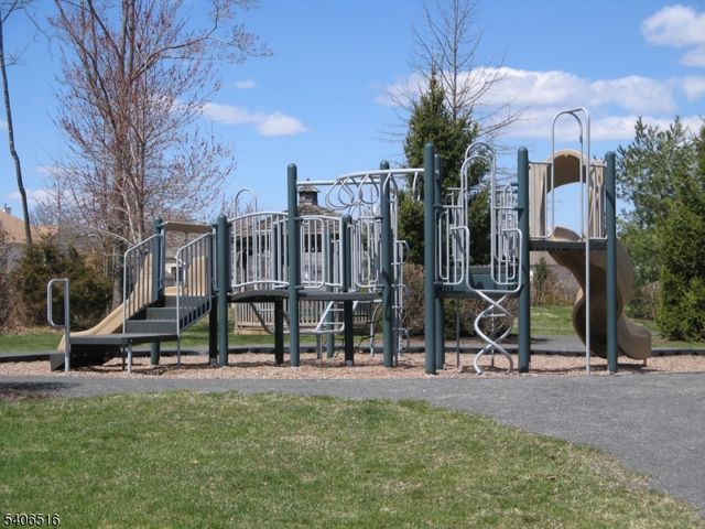 14 Pony Ln, Raritan Twp., NJ 08822